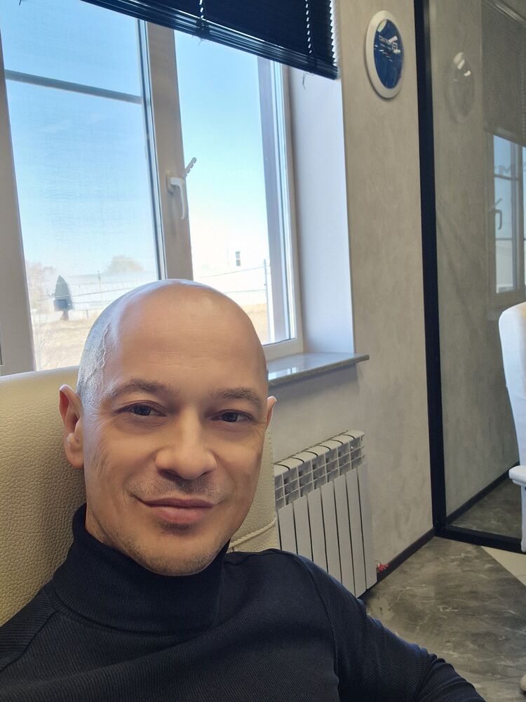  ,   Vitaly, 43 ,   ,   