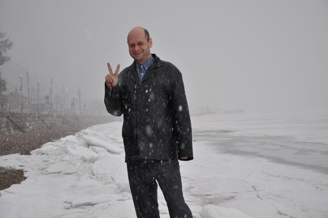  24820510  Kirill, 42 ,    