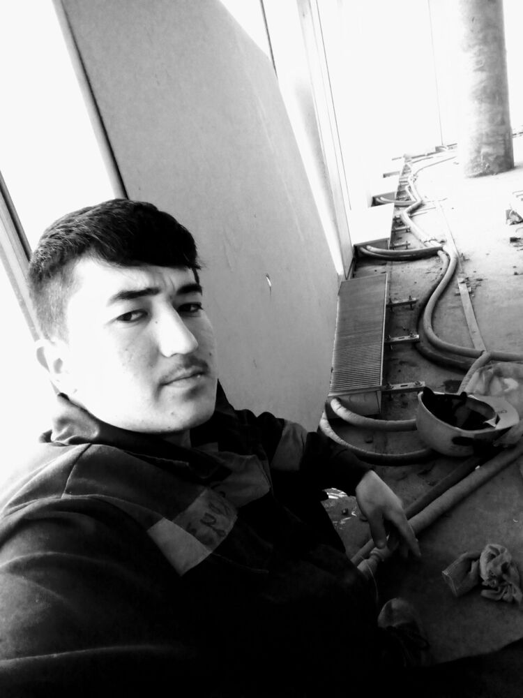  51558560  Behruz, 25 ,    