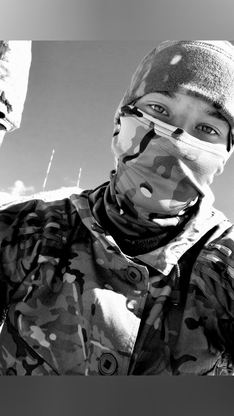  30927020  Sergey, 24 ,    