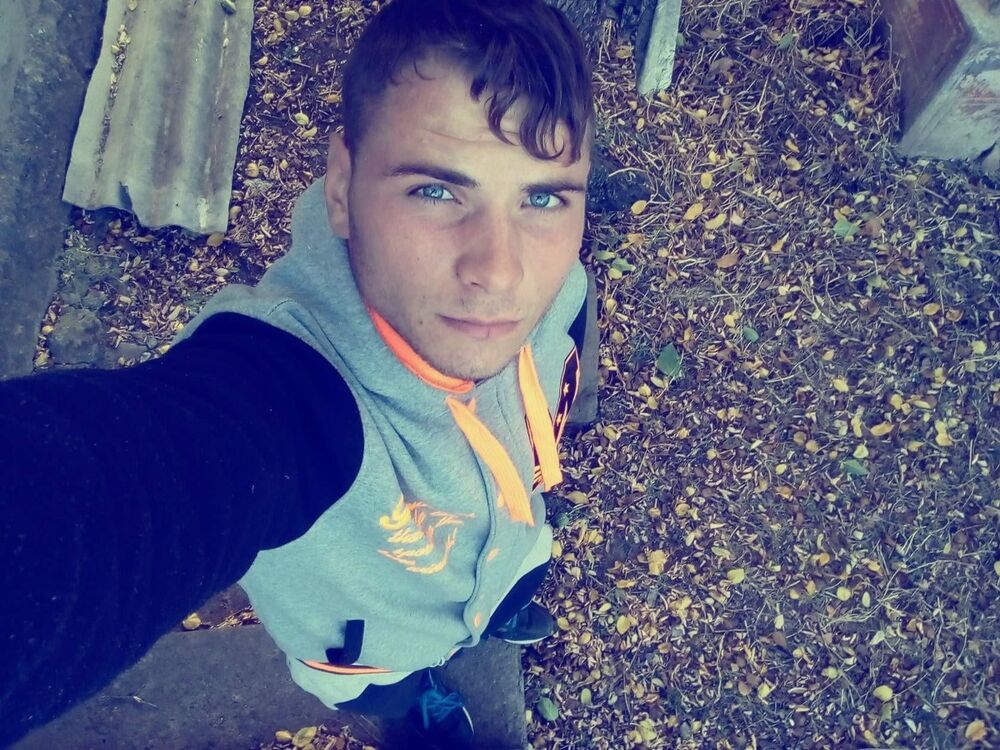  10749620  Petru, 29 ,    