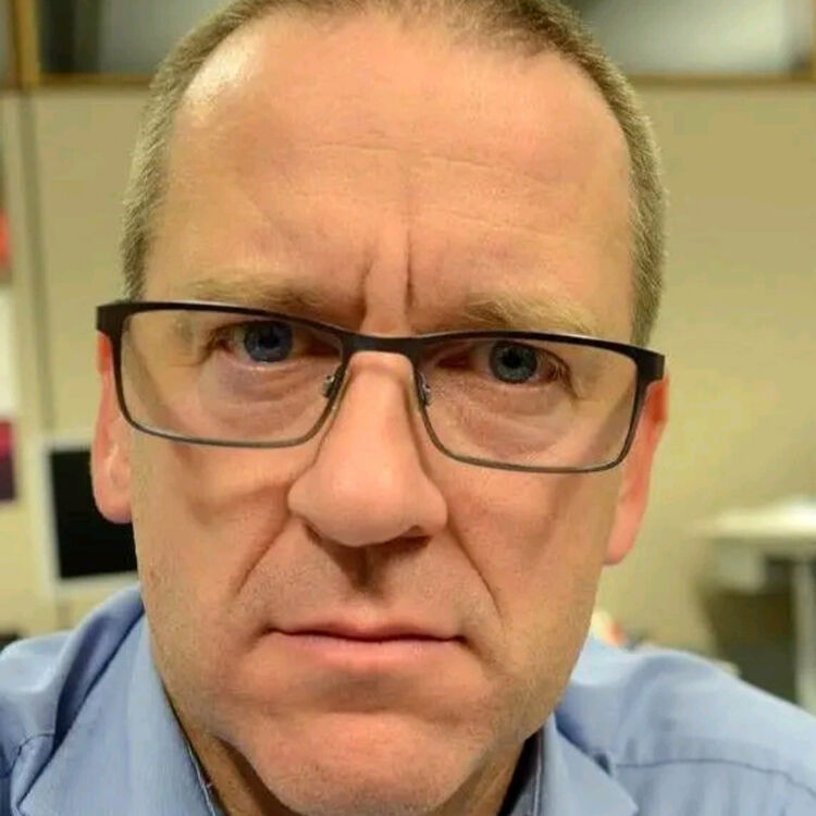  27142070  James, 57 ,    Bodolz