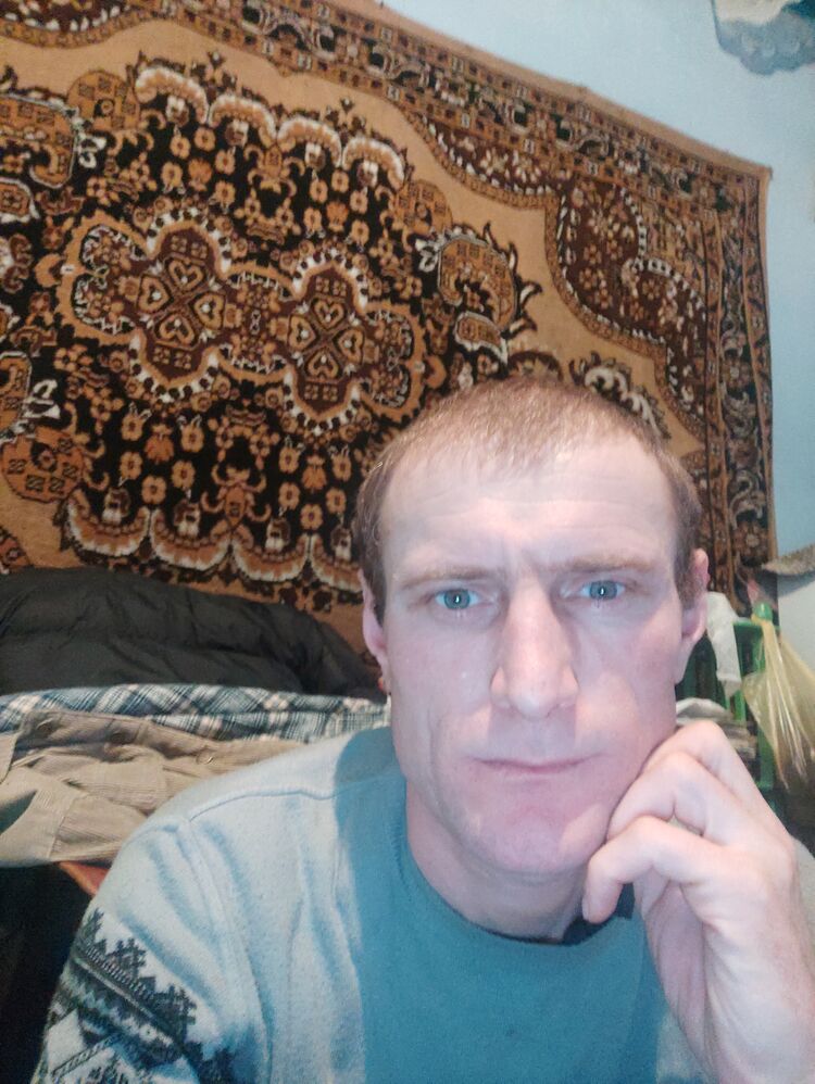  24804140  Ivan friniuc, 37 ,    