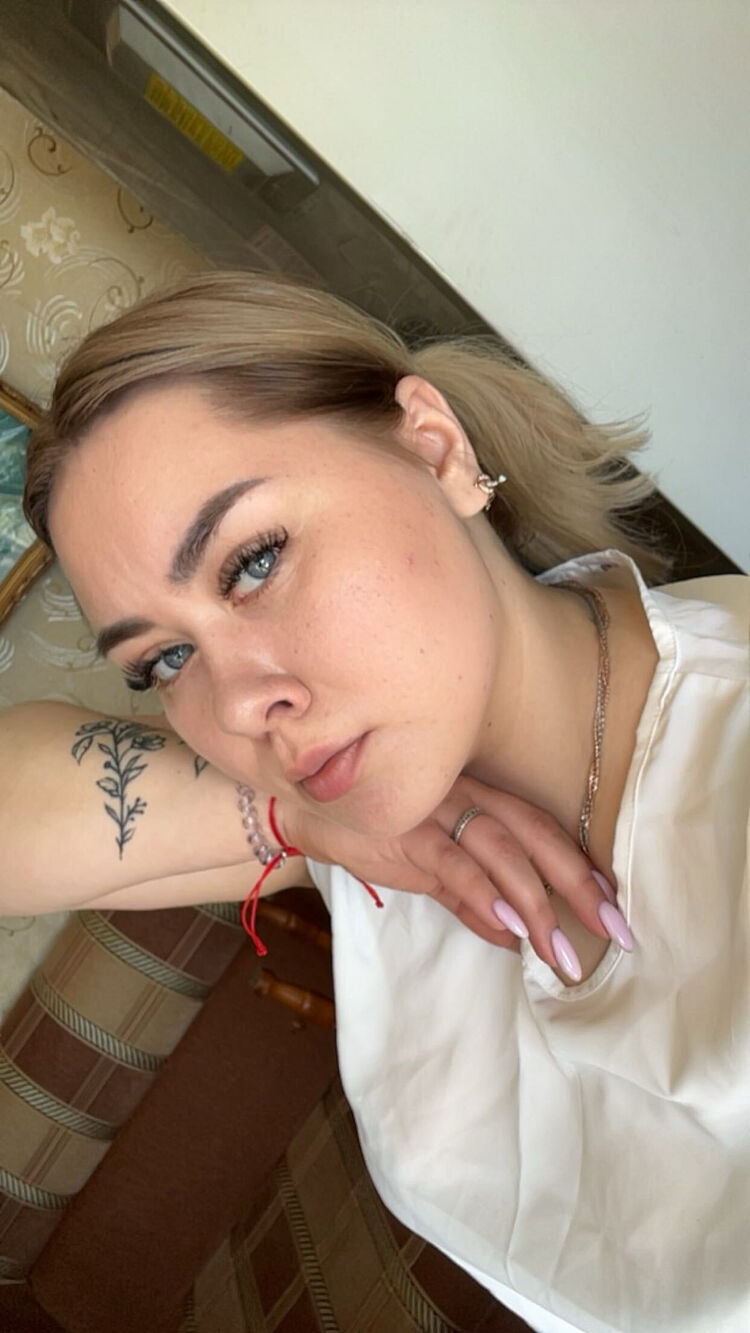  54064870  Valeria, 25 ,    