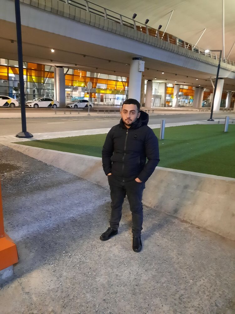  23558270  Sargis, 24 ,    