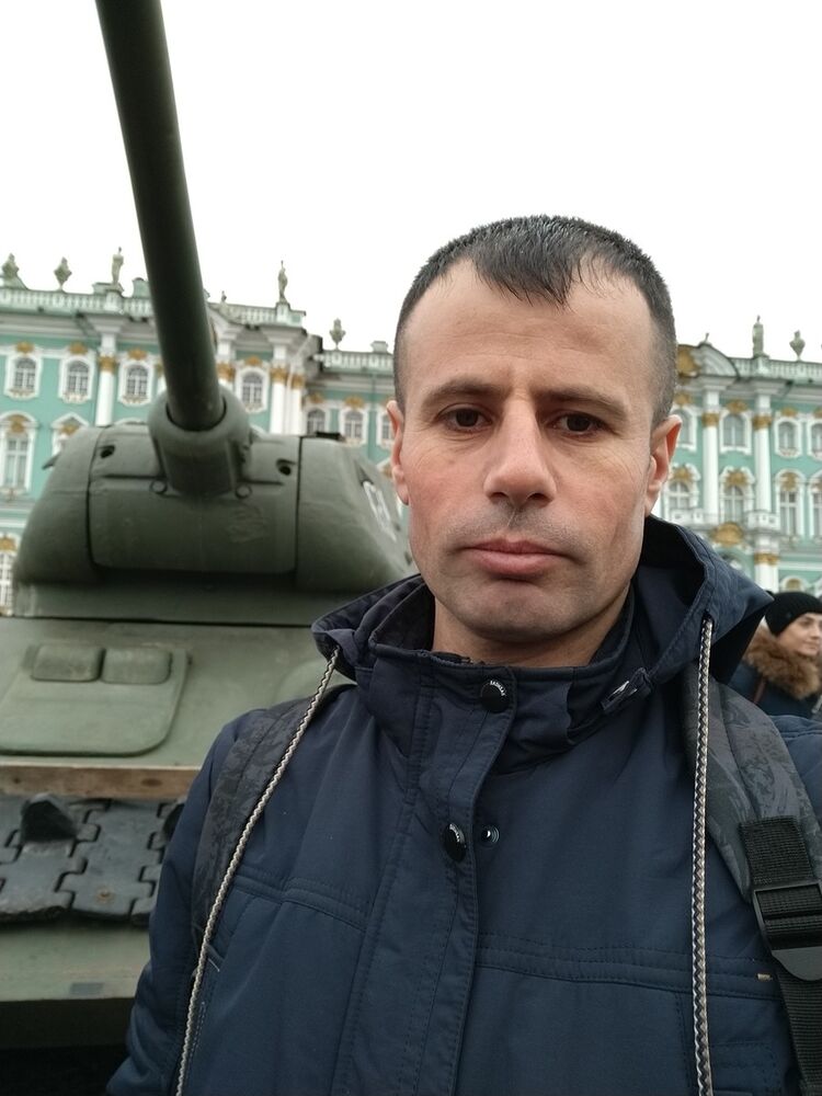  19568260  Fawaz, 42 ,    -