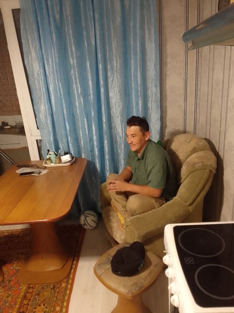  ,   Alex, 34 ,  