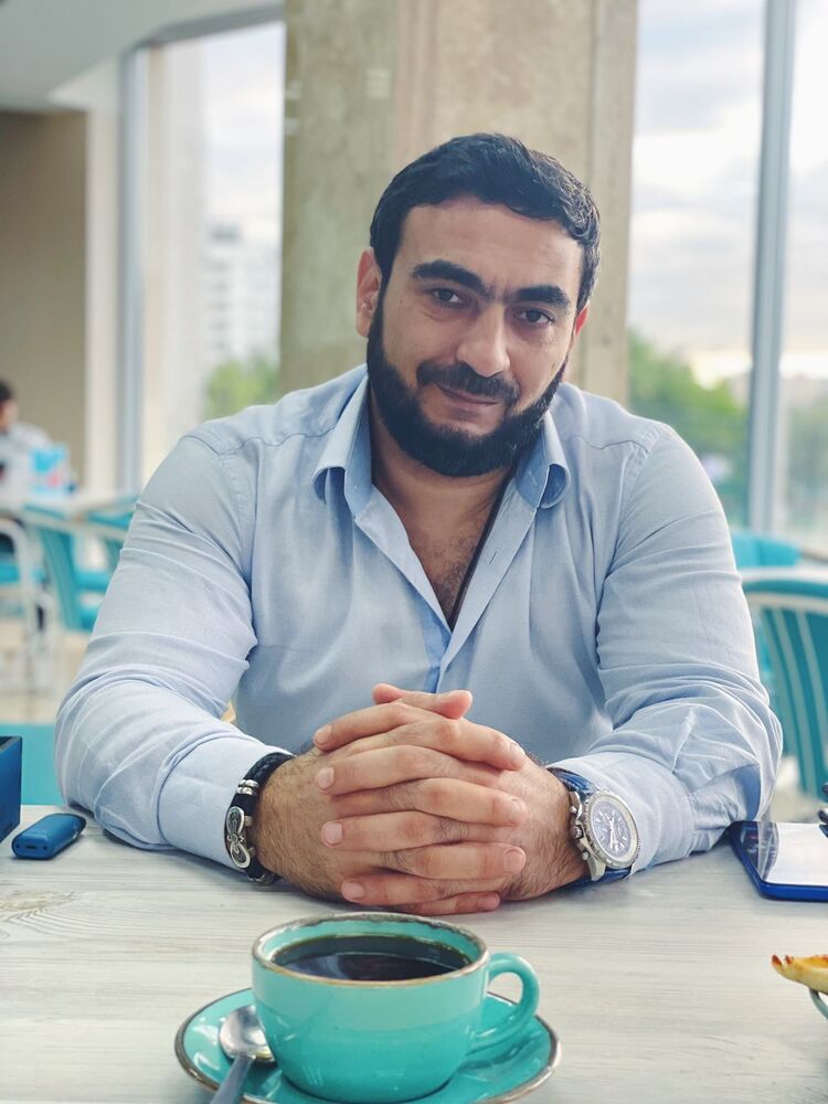  ,   Garik, 40 ,   ,   
