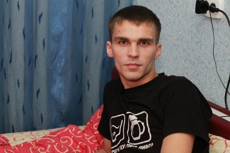  43529220  Pavel, 40 ,    
