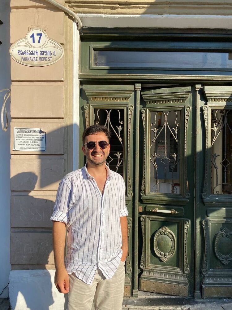  37749910  Artyom, 28 ,    