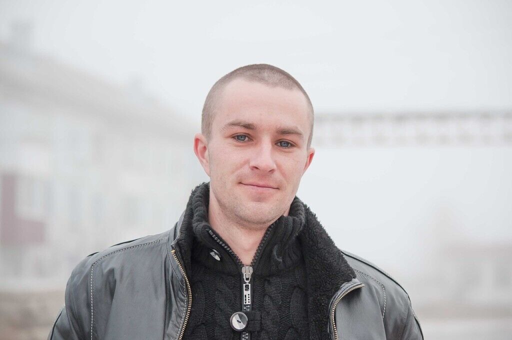  45525470  VADIM, 37 ,    -