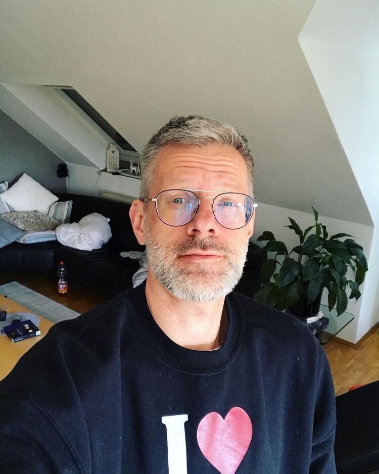  -,   Frich, 52 ,     , c 