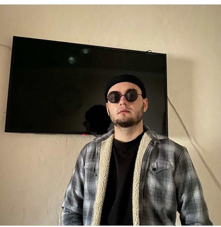  27326830  Victor, 24 ,    