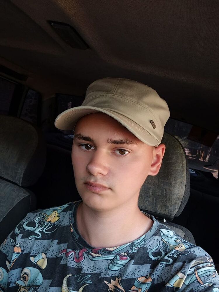  34667480  Andrei, 21 ,    