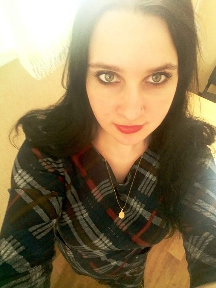  ,   Elena, 32 ,  