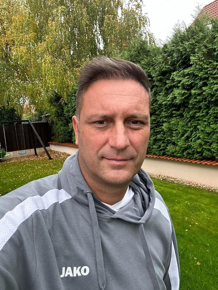  51301070  Piotr, 53 ,    