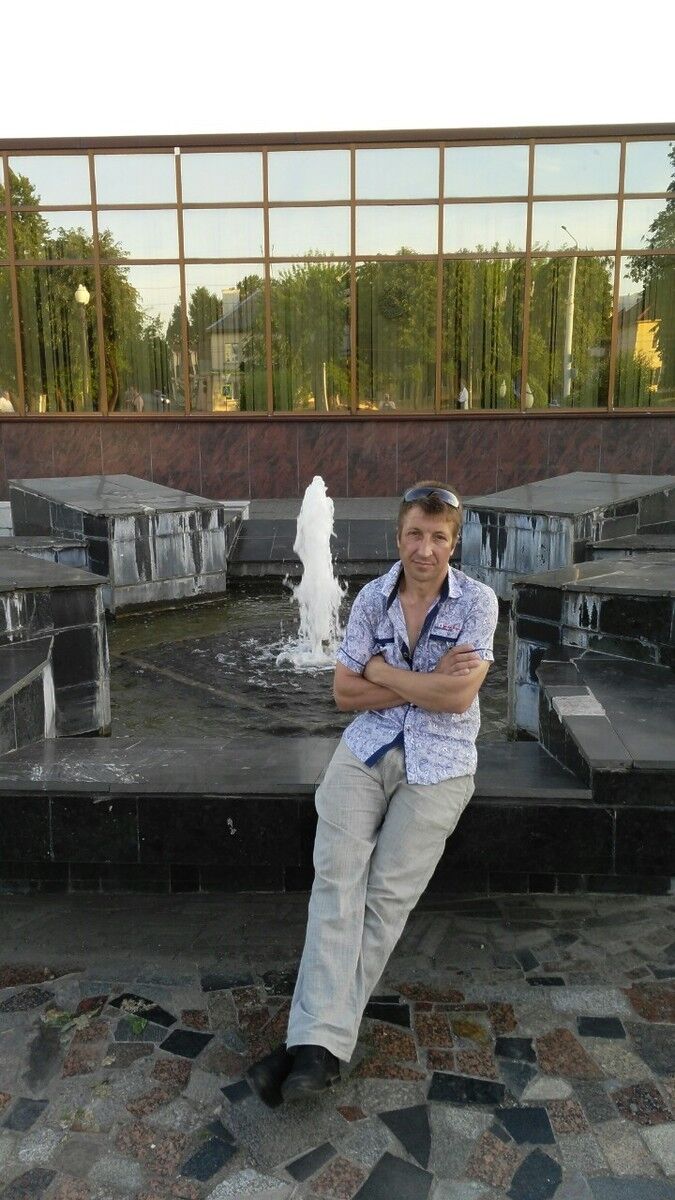  9267490  Aleks, 49 ,    