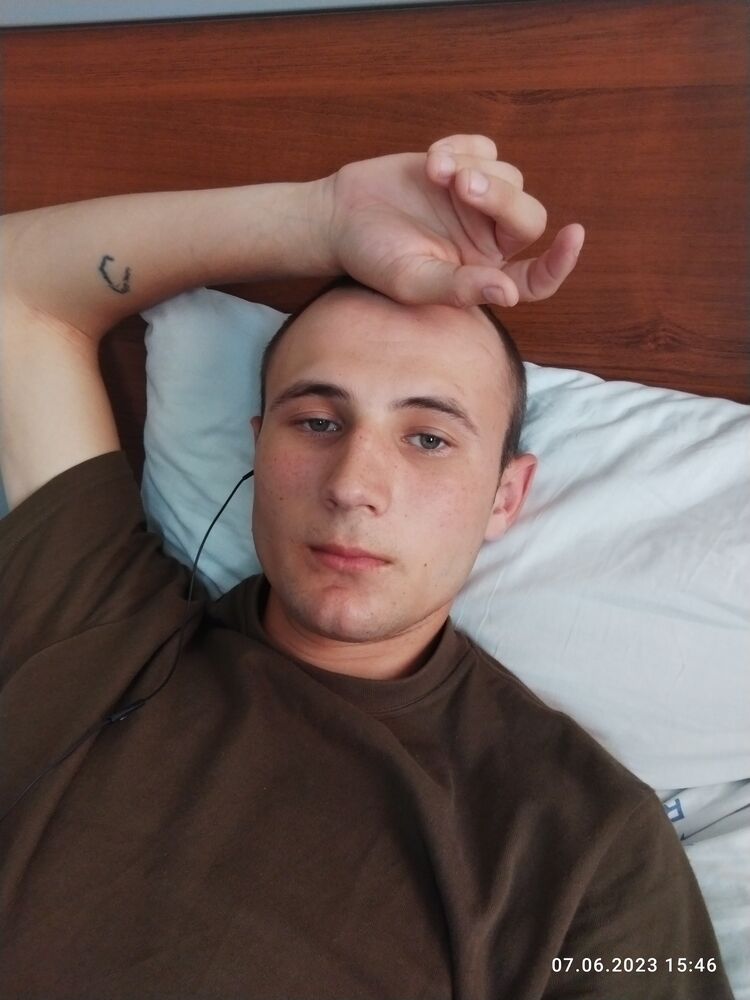  35137710  Ivan, 22 ,    -