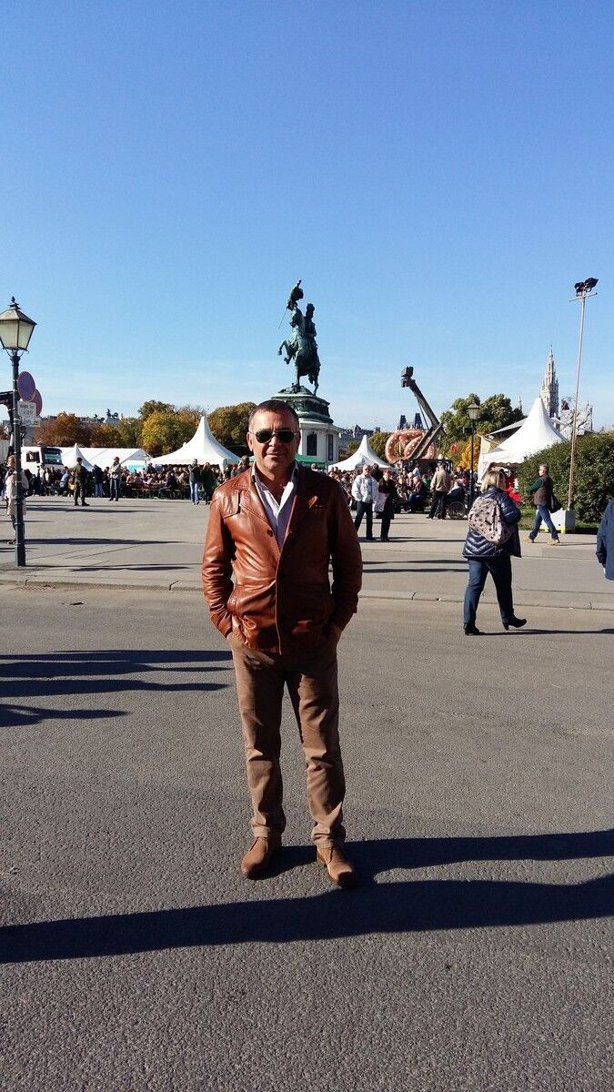  ,   Garik, 61 ,   ,   , c 