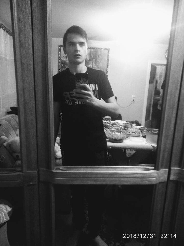  18828320  Viktor, 25 ,    