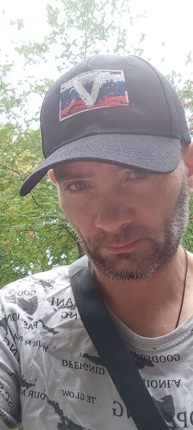  36989520  Aleksander, 42 ,    