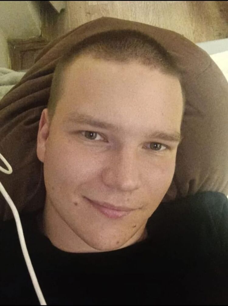  53983410  Vladislav, 26 ,    