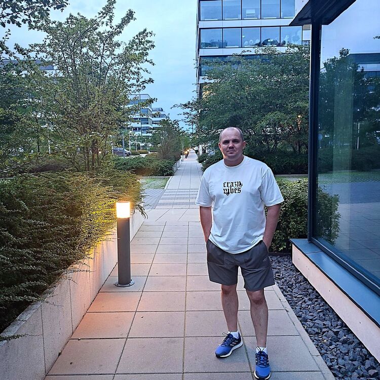  ,   Vadzim, 40 ,   ,   