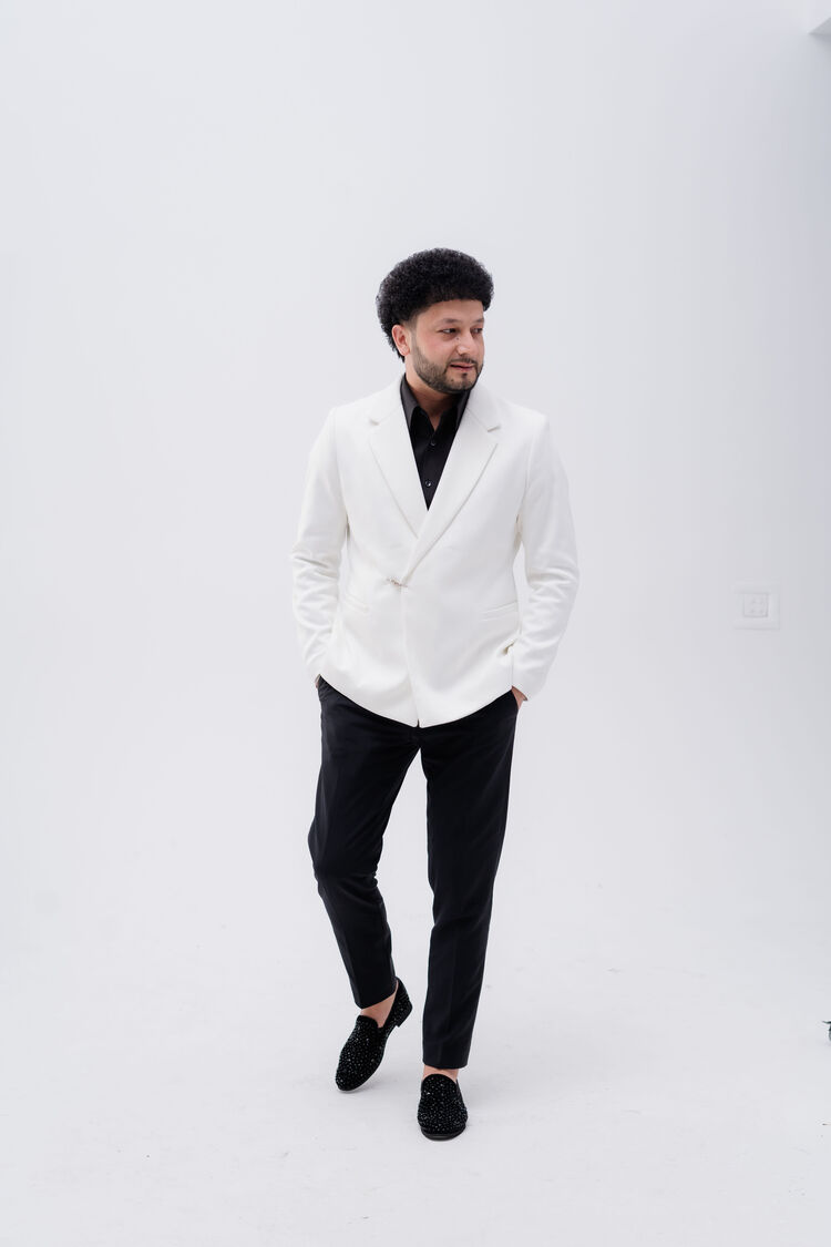  ,   Devvik, 27 ,   ,   