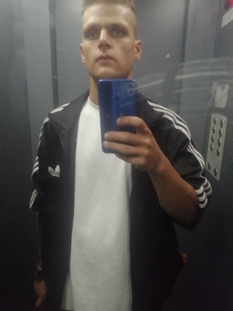  50518410  Denis, 22 ,    