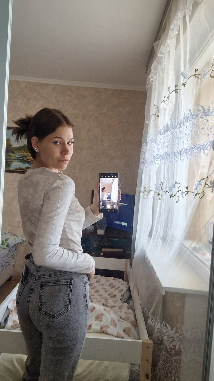  46752830  Lena, 21 ,    
