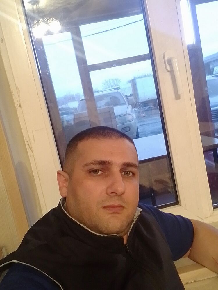  39910470  Mubariz, 38 ,    