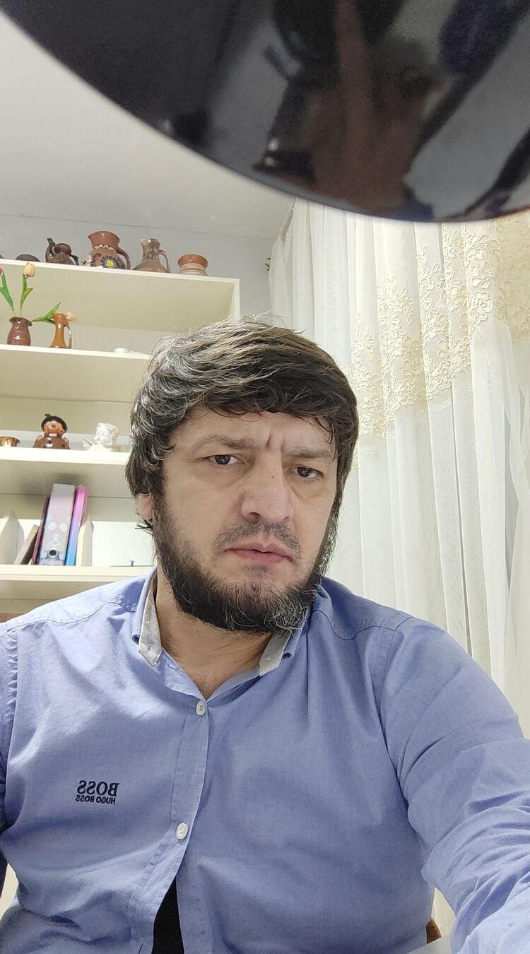  54009330  Amir, 46 ,    