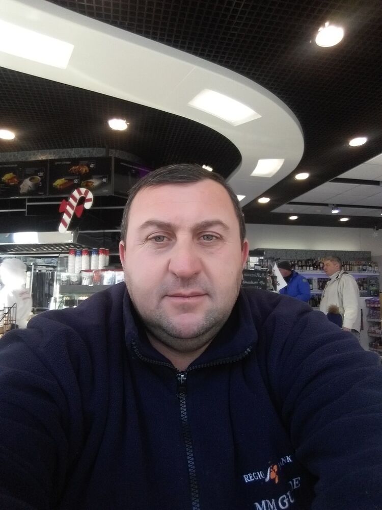  18643690  Bagrat, 48 ,    