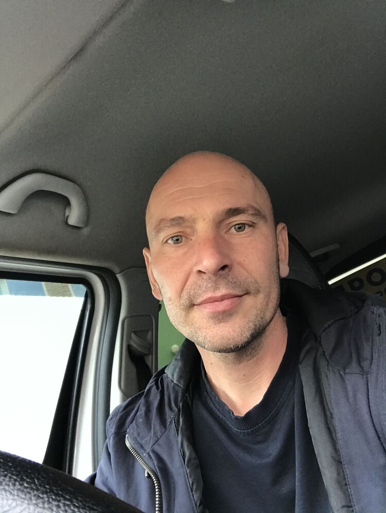  37115950  Ramil, 44 ,    