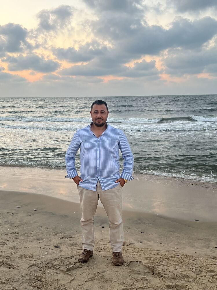  53945460  Rslan, 39 ,    