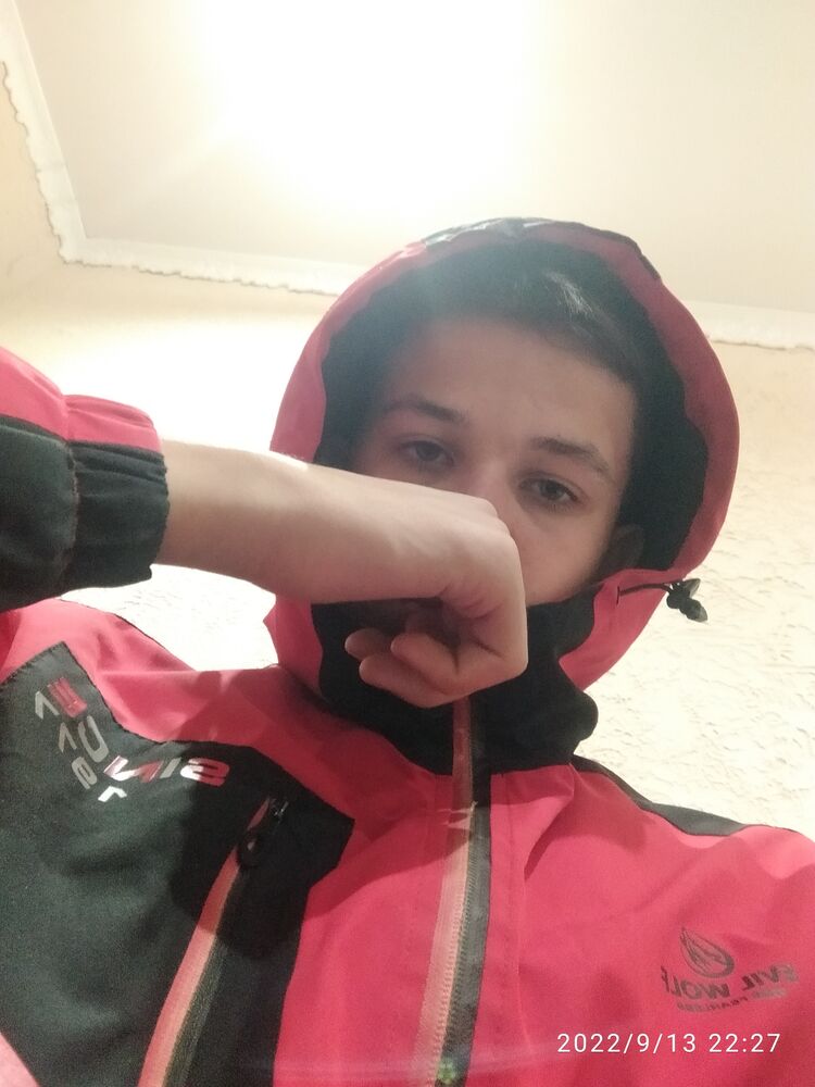  31528120  Maksik, 22 ,    