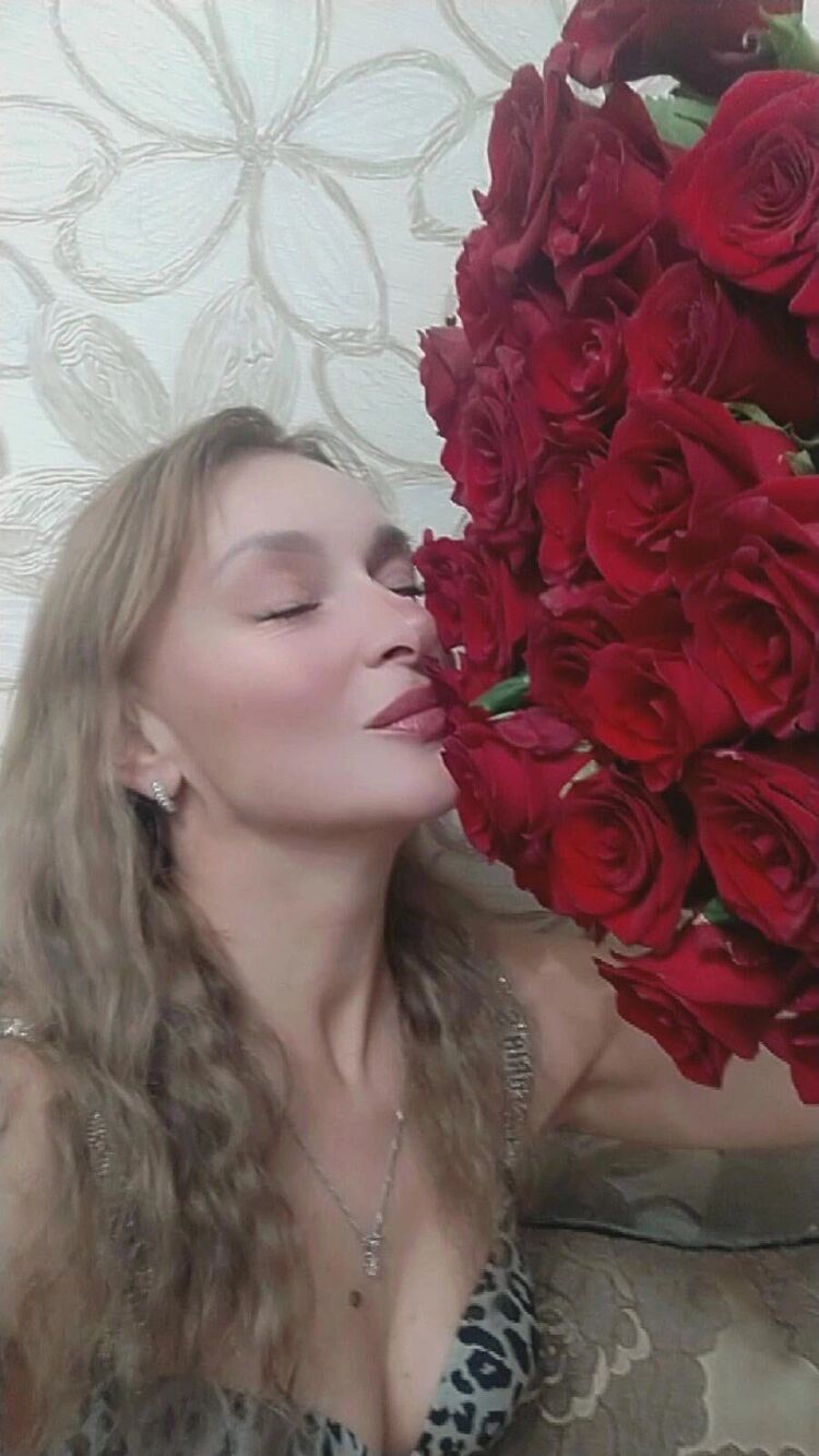  45188620  Olga, 48 ,    