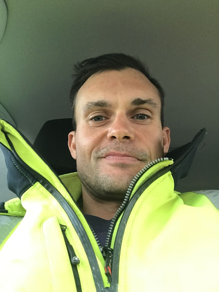  ,   Lukas, 37 ,   ,   