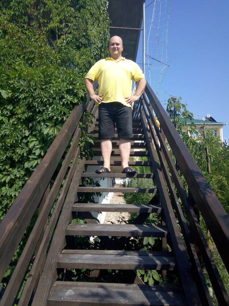  53018100  Igor, 44 ,     