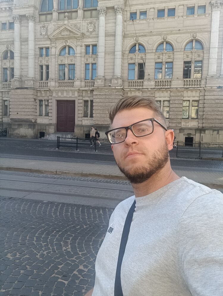  53670740  Ihor, 30 ,    