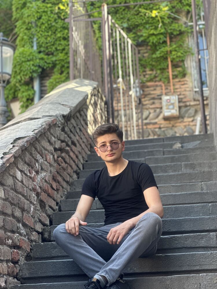  36614310  Emil, 23 ,    