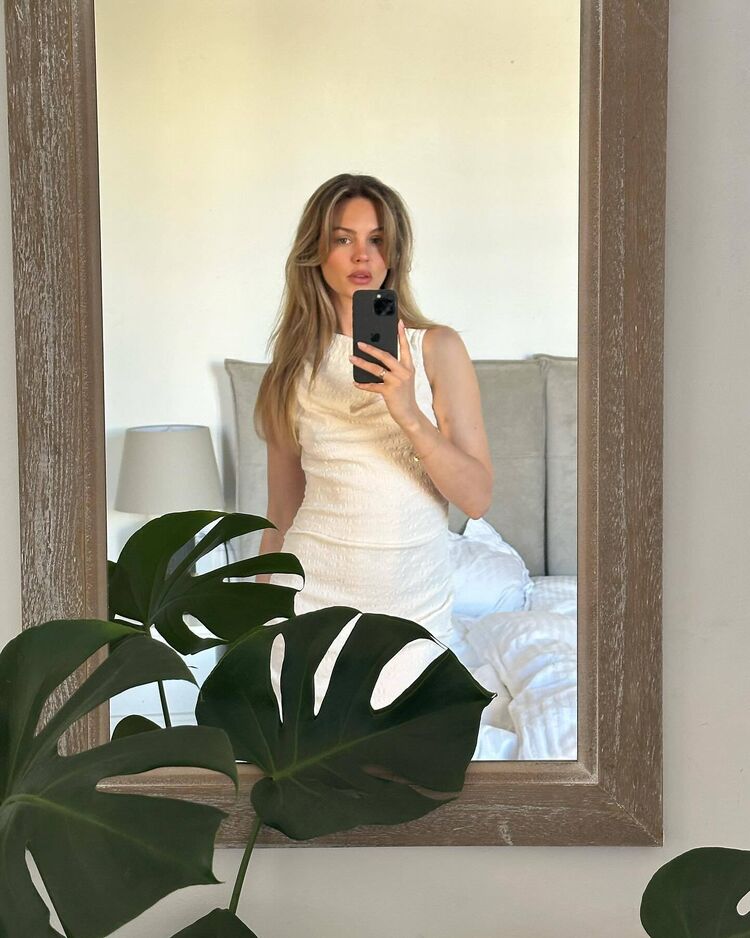  52254630  , 28 ,    Praha