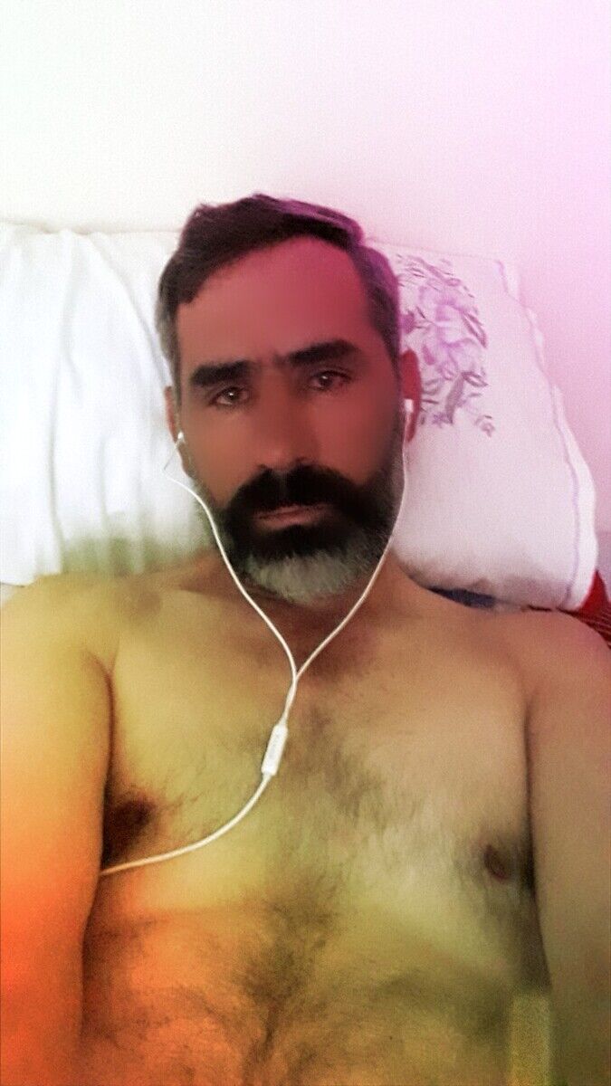  ,   Umut bager, 40 ,   ,   , c 