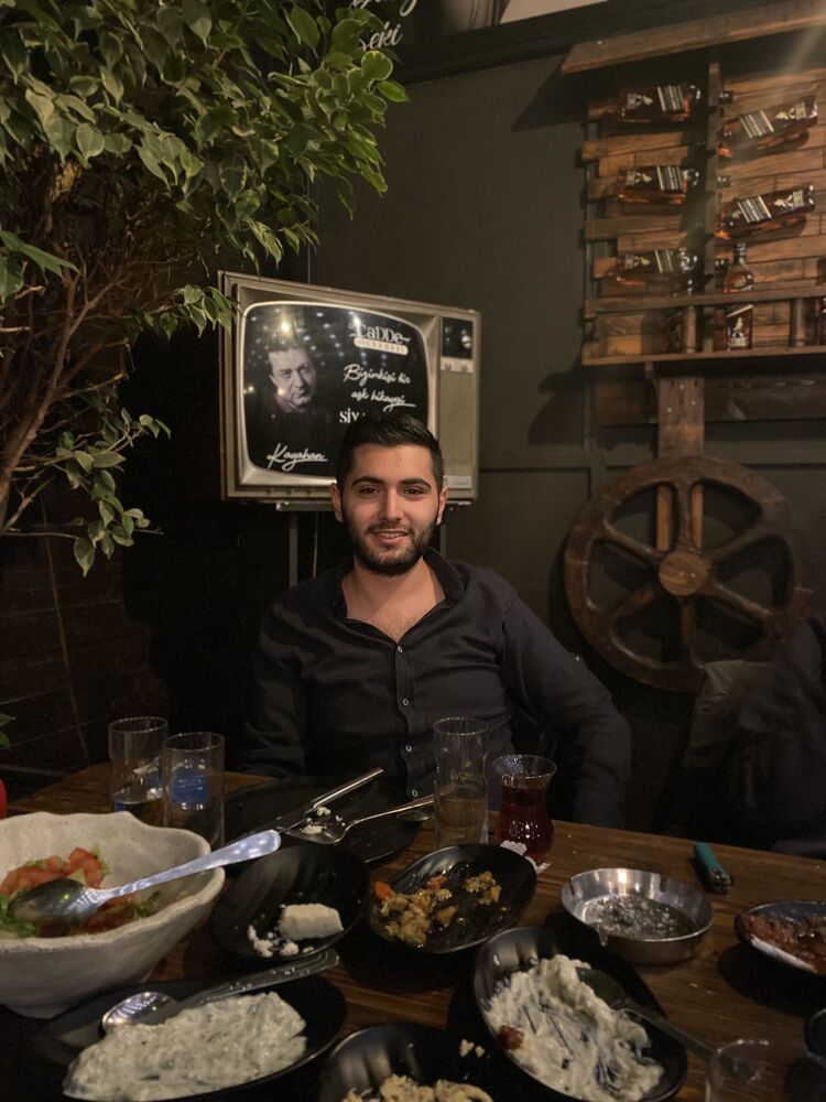  45092050  Ahmet, 27 ,    Nicosia
