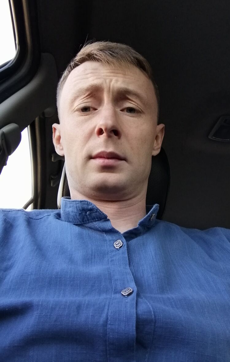  27008330  Artem, 33 ,    