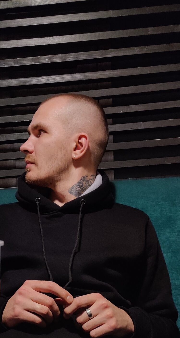  30919900  Mikhail, 28 ,    