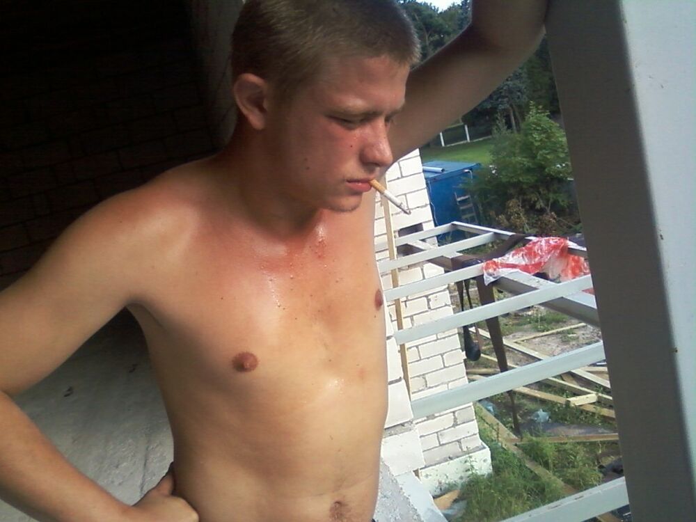  10264540  Artur, 32 ,    