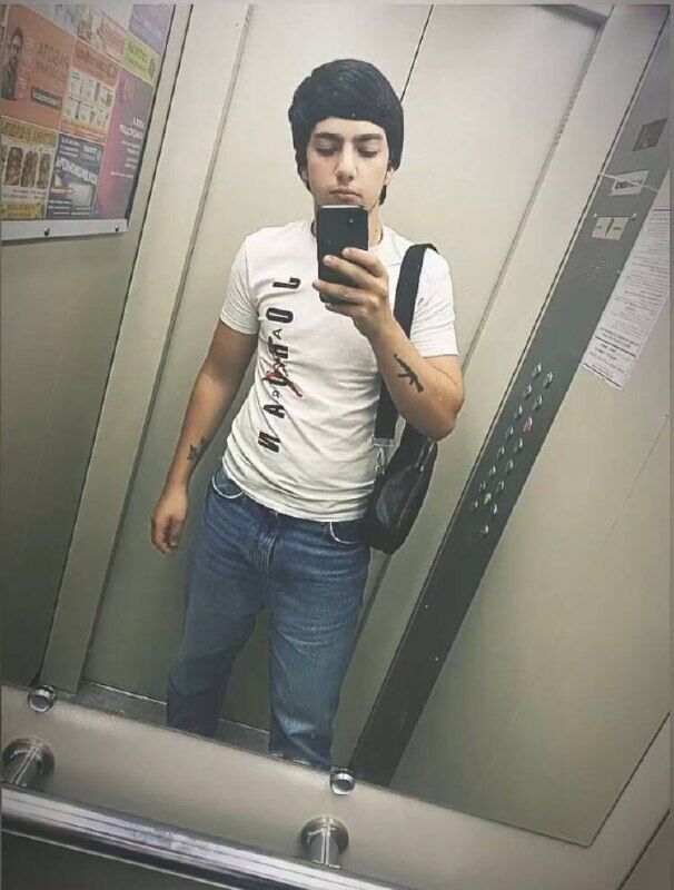  30698210  Hayk, 22 ,    