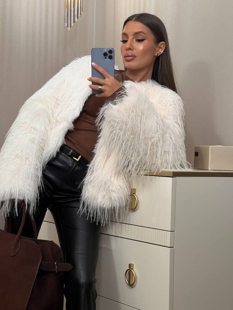  48272980  Zlata, 29 ,    