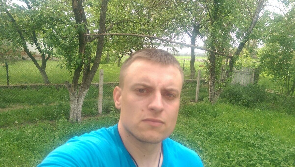  ,   Viktor, 30 ,   